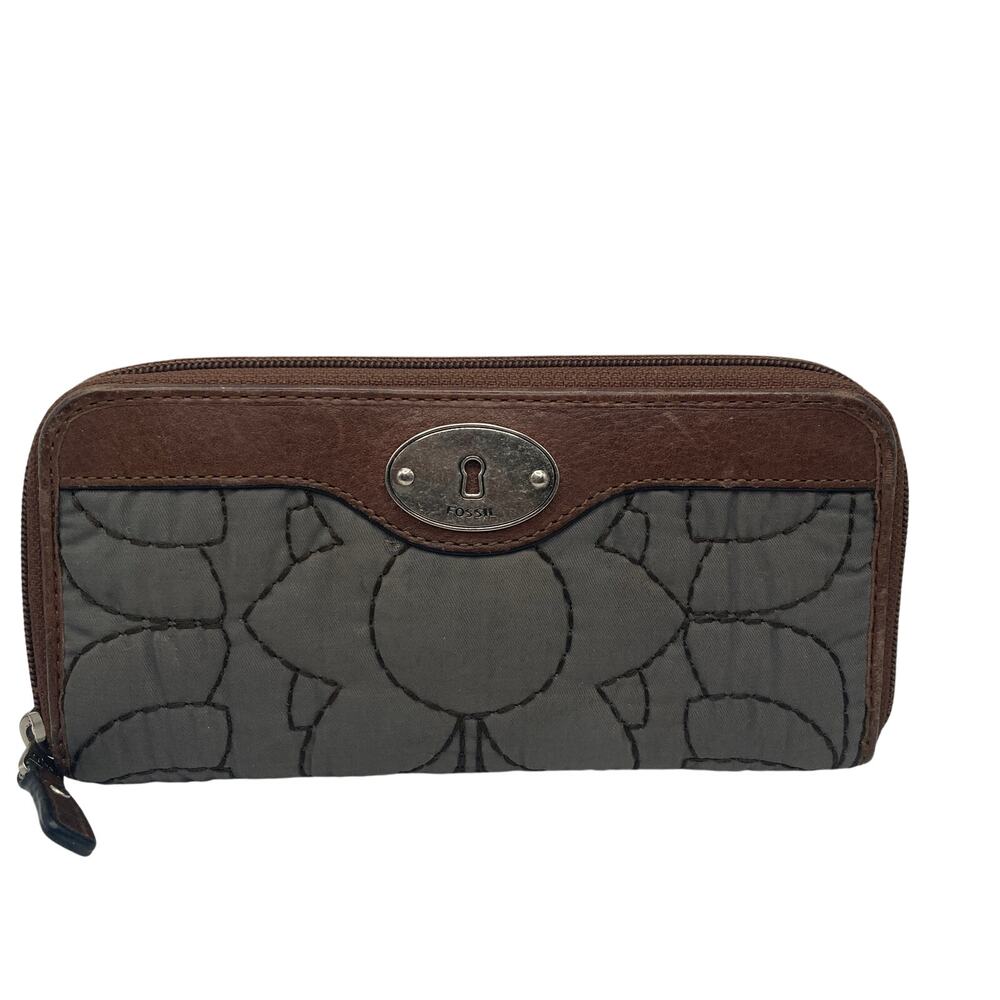 Fossil Key-Per Wallet Womens Gray Quilted Floral Zip Around Brown Leather Clutch